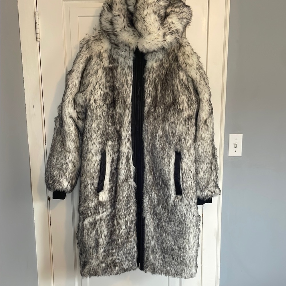 Women's Faux Fur Coat in Gray